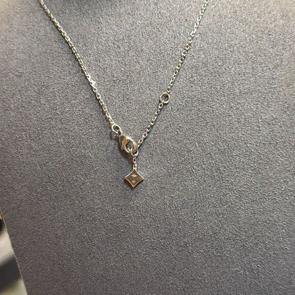 Authentic Louis Vuitton Idylle Blossom 18k white gold Diamond Necklace - Picture 4 of 4